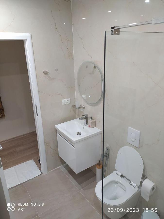 Center Luxury Orange 9a * Tirana